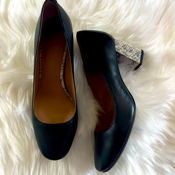 💥LAST MARK DOWN, MUST GO💥 Calvin Klein block snake print heels - Picture 2 of 6